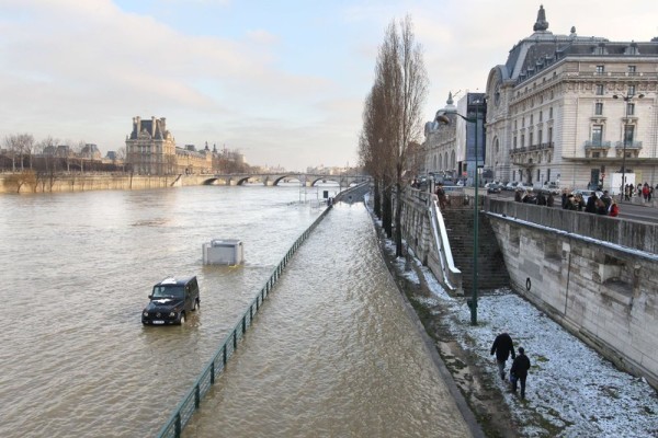 Le niveau de la Seine se stabilise dans l'attente de la décrue