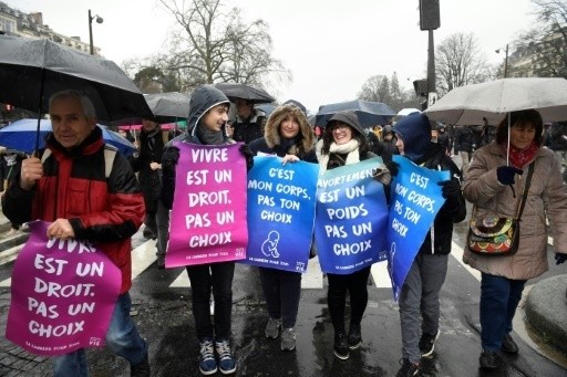 France: plus d'un millier d'opposants à l'avortement défilent à Paris