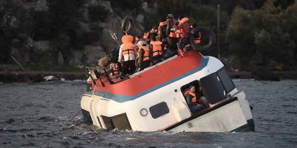 Grèce: naufrage d'un bateau de migrants, au moins 16 morts