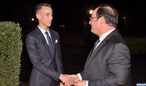 SM le Roi offre un dîner en l’honneur de l’ancien président français François Hollande