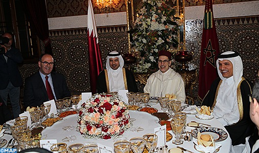 SM le Roi offre un dîner en l'honneur du Premier ministre et ministre de l'Intérieur du Qatar