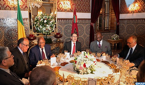 SM le Roi offre un dîner en l’honneur du Premier ministre malien
