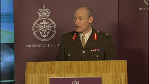 Le Général de Corps d'Armée, Inspecteur Général des FAR reçoit le Lieutenant-Général Sir John Lorimer, Haut conseiller à la Défense Britannique