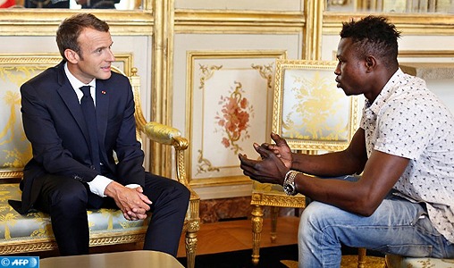 Auteur d'un sauvetage héroïque, un jeune Malien reçu à l’Elysée par le président Macron