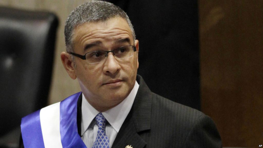 Salvador: l'ex-président Mauricio Funes convoqué par la justice pour détournement d'argent