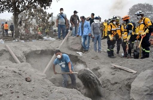 Guatemala: arrêt des recherches de près de 200 disparus après l'éruption du volcan