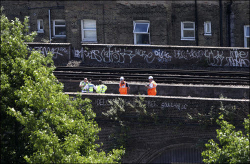 Trois personnes tuées par un train dans le sud de Londres, peut-être des graffeurs