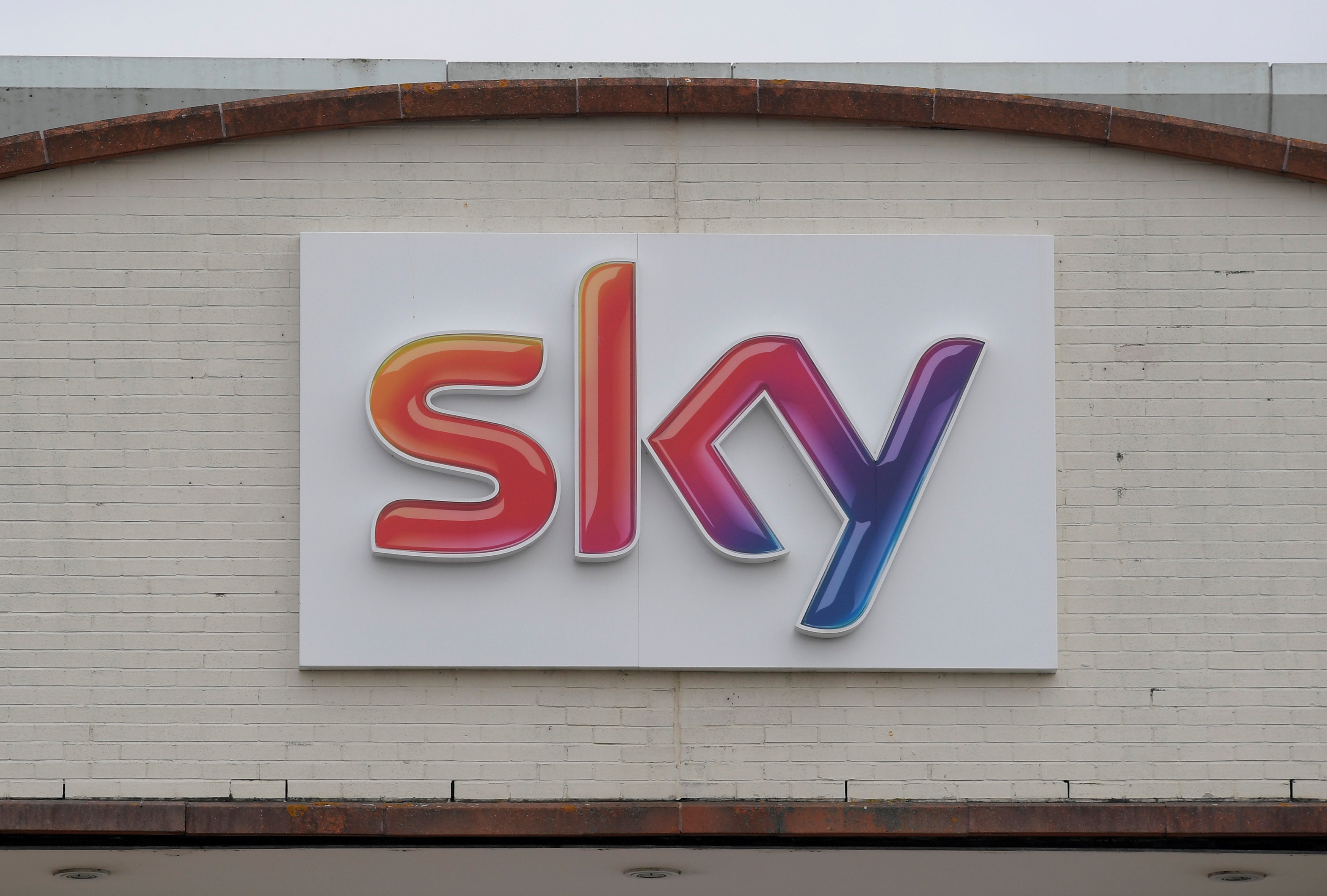 Le gouvernement britannique approuve la tentative de rachat de Sky par Fox
