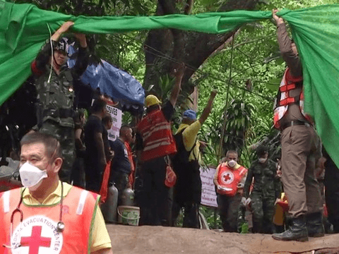 Thaïlande: deuxième évacuation en cours pour les enfants de la grotte
