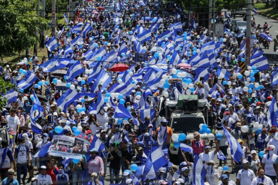 Nicaragua: des milliers d'opposants dans la rue pour exiger le départ d'Ortega