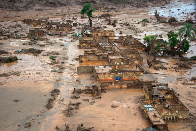 Brésil: 58 morts et 305 portés disparus dans l’effondrement d’un barrage minier