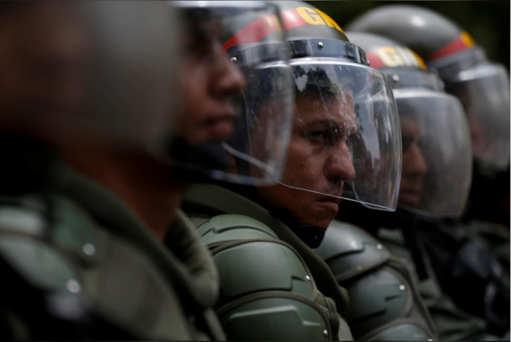 Maduro défendu par ses forces armées