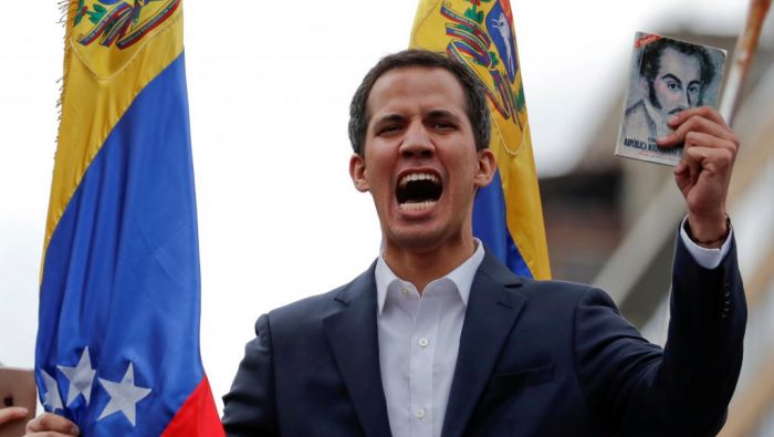 Venezuela: Guaido veut rentrer lundi et appelle à manifester