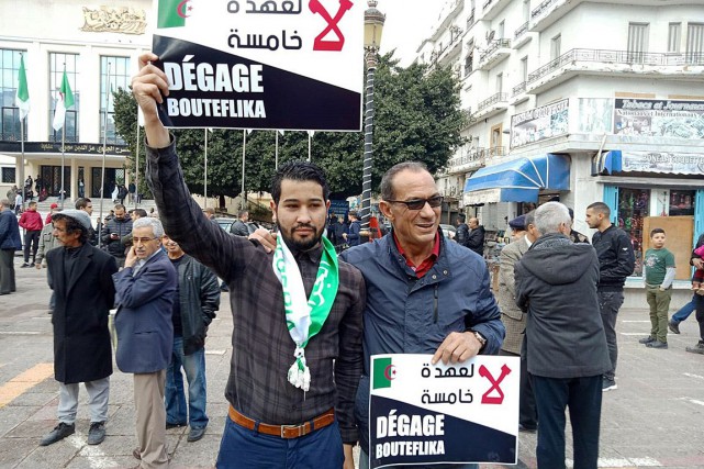 L'Algérie attend la réponse du camp présidentiel aux manifestations massives