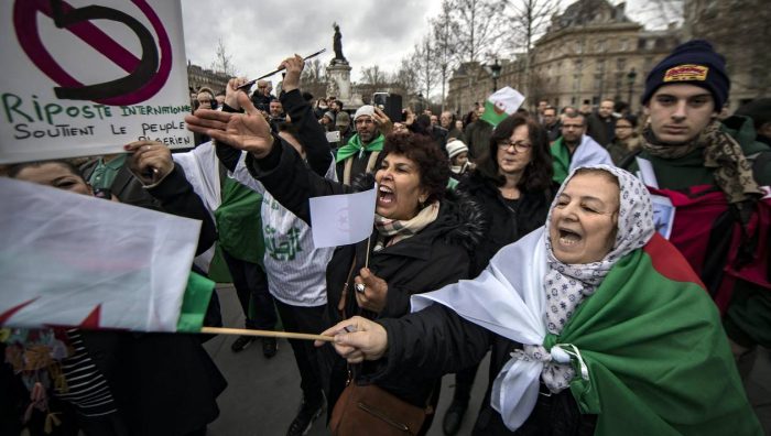 Des centaines de manifestants à Paris contre un 5e mandat de Bouteflika