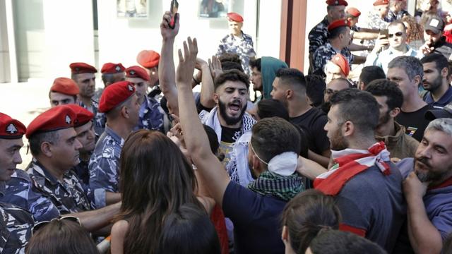 arrestation de cinq jeunes au Liban pour l'arrachage des affiches