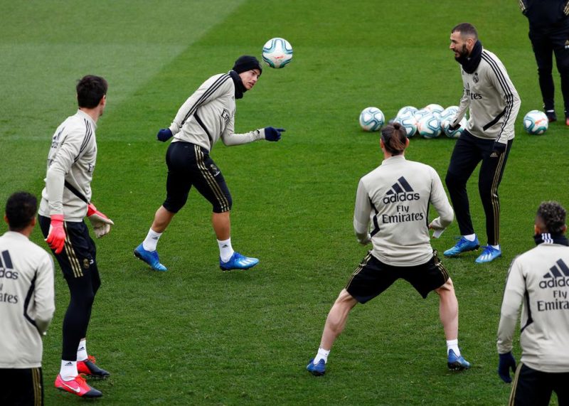 Des joueurs du Real Madrid vus s'entraîner avec des masques spéciaux - pour  quoi faire ? Explication - Football