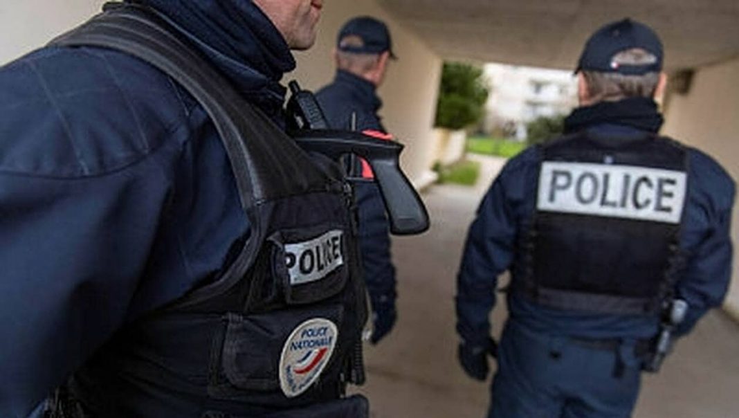 France Deux Policiers Blessés Par Balles à Paris Leurs Armes Volées 7310