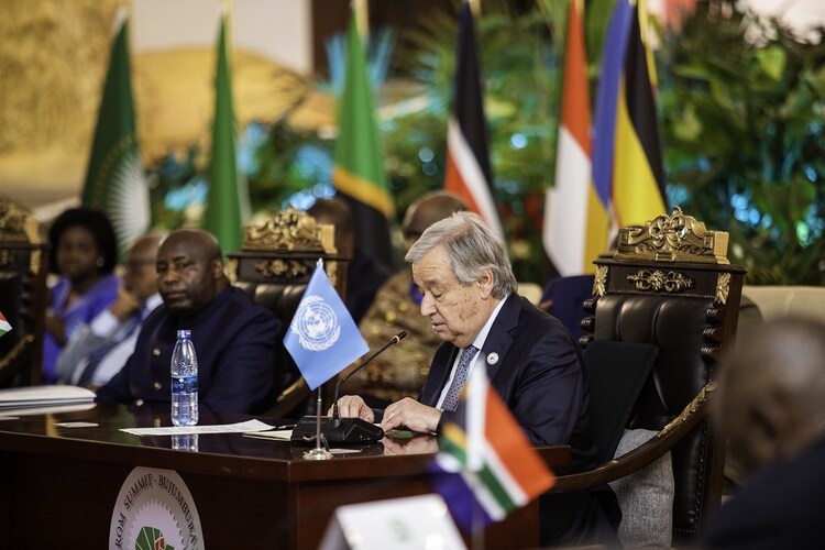 Photo of Guterres calls on armed groups to lay down their arms