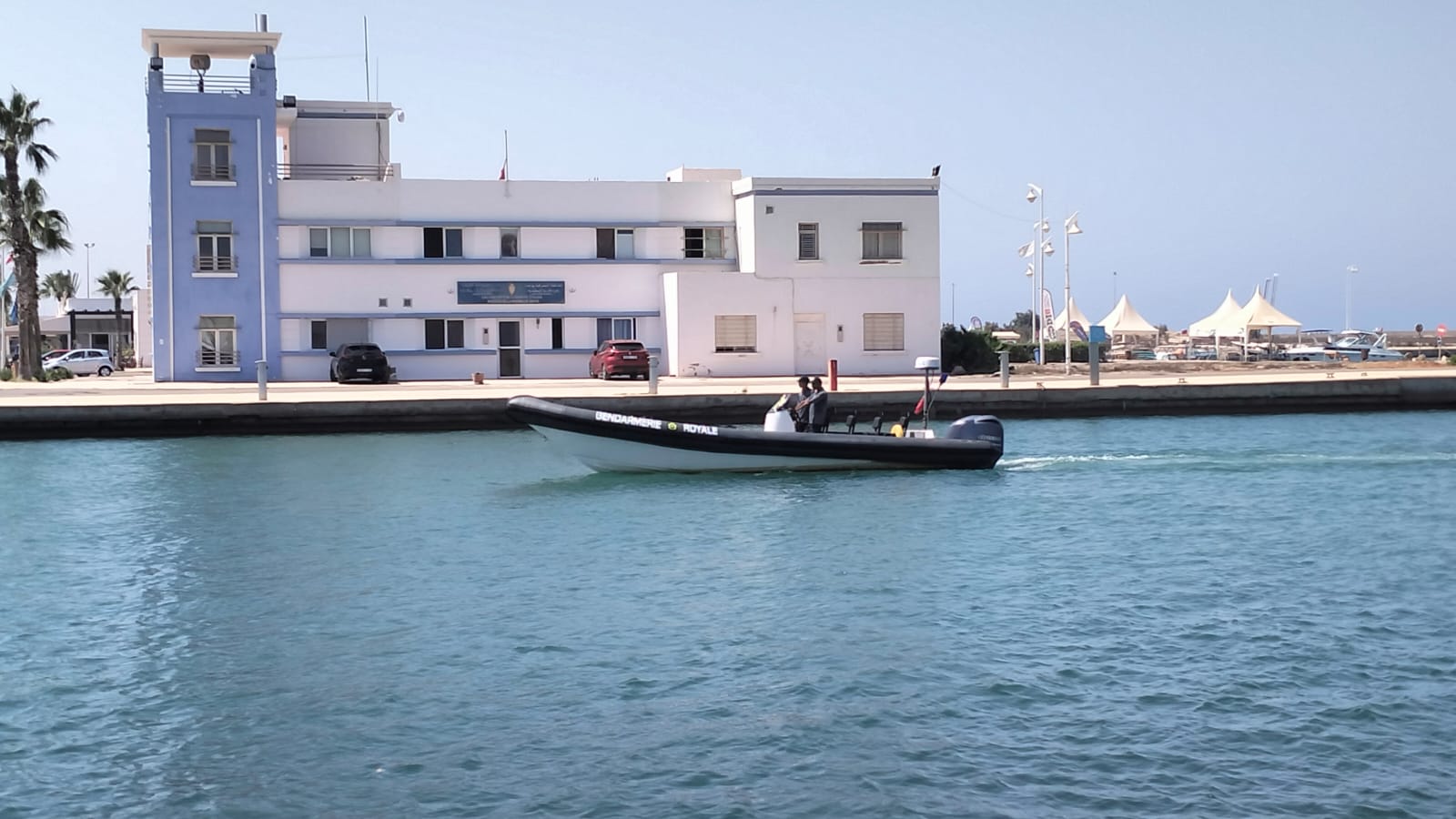 La marine algérienne tire sur deux jetskiis marocains