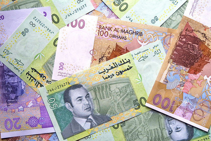 At the end of March, money in circulation exceeded 400 billion dirhams