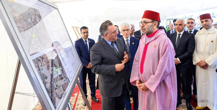 Sa Majesté le Roi Mohammed VI, que Dieu L’assiste, a procédé, mardi au quartier Lissasfa, au niveau de la préfecture d’arrondissement Hay Hassani (Casablanca), à la pose de la première pierre d’un Centre médical d