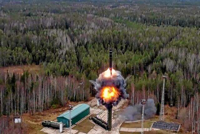 Russie: Tir d’entraînement du missile balistique Iars au cosmodrome de Plesetsk