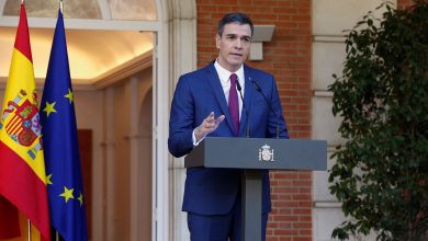 Le leader socialiste avait menacé de démissionner en raison des attaques de droite visant sa famille. Le Premier ministre espagnol Pedro Sánchez