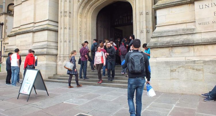 Baisse du nombre d’étudiants étrangers dans les universités britanniques