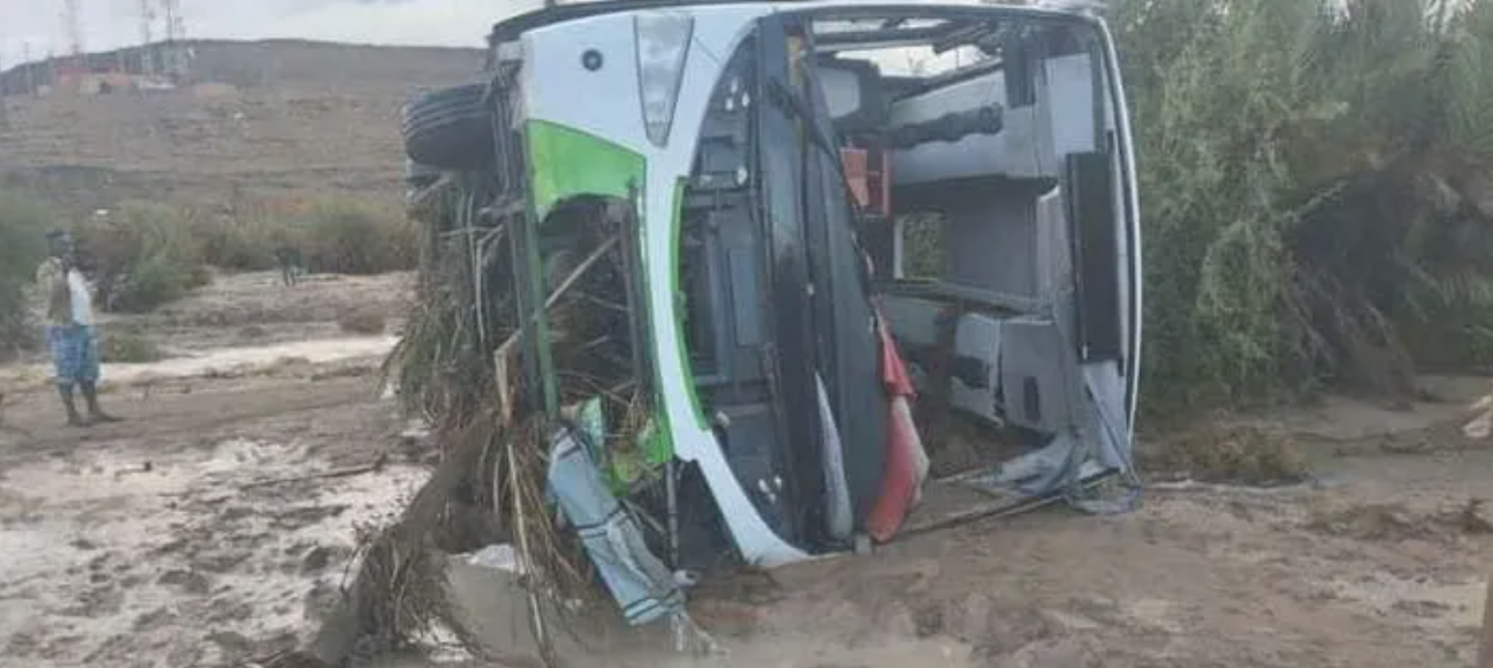 Inondations à Tata : un bus emporté par les eaux fait 2 morts et 14 disparus