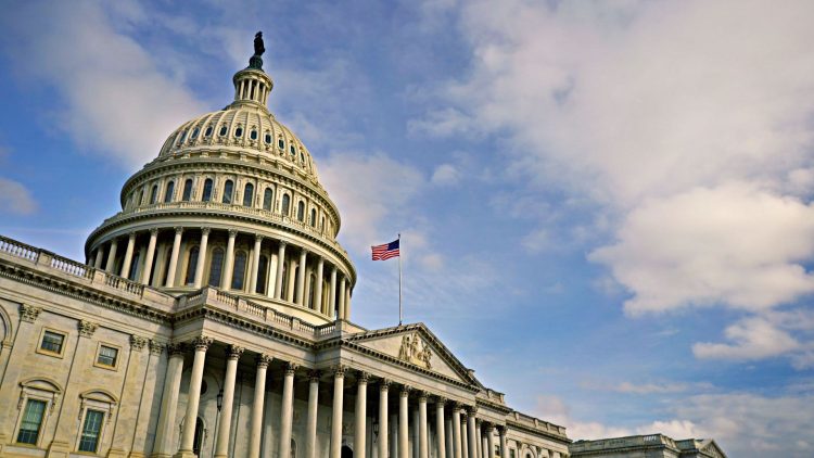 Le Congrès américain adopte un texte pour éviter le « shutdown »