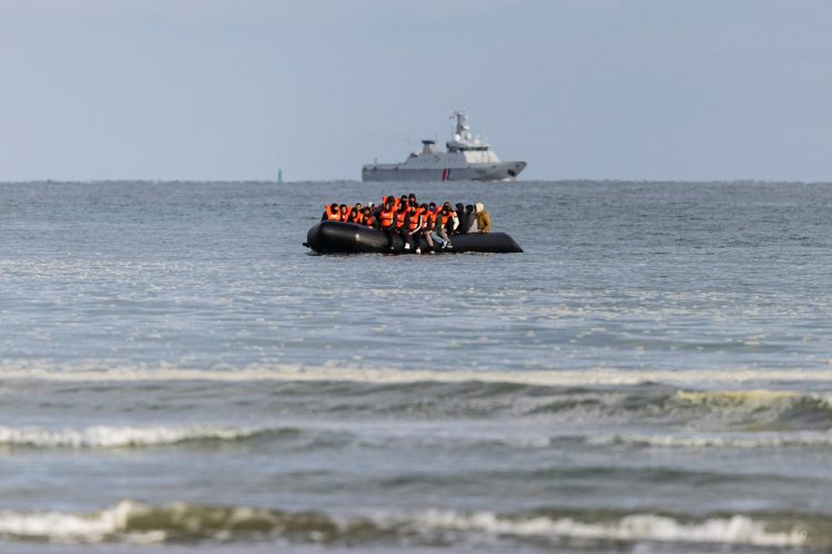 France: plus de 100 migrants secourus dans la Manche