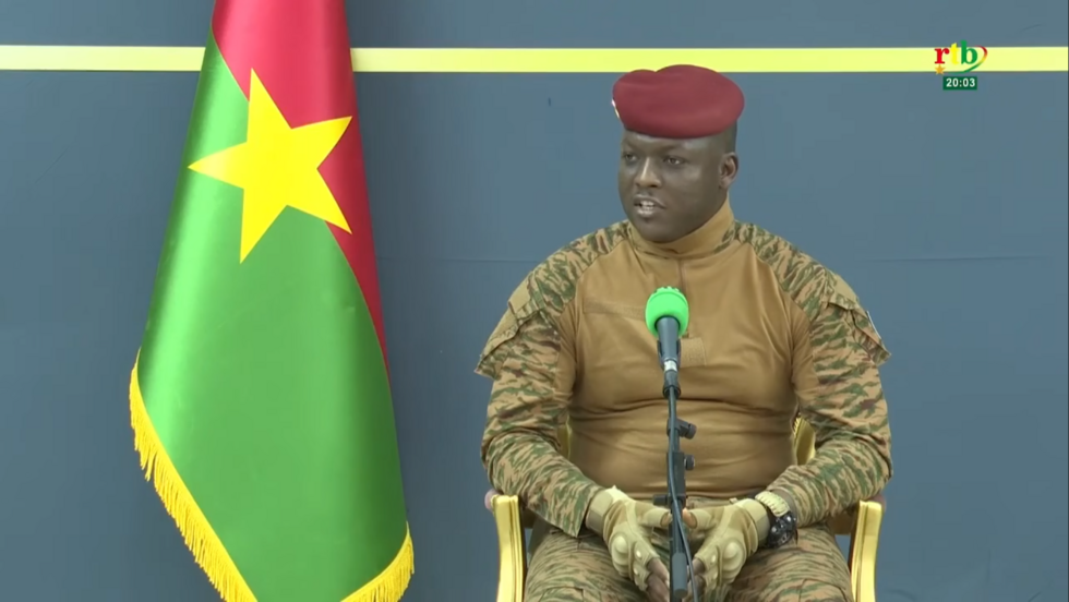 Burkina Faso: le président de la transition Ibrahim Traoré dissout le gouvernement