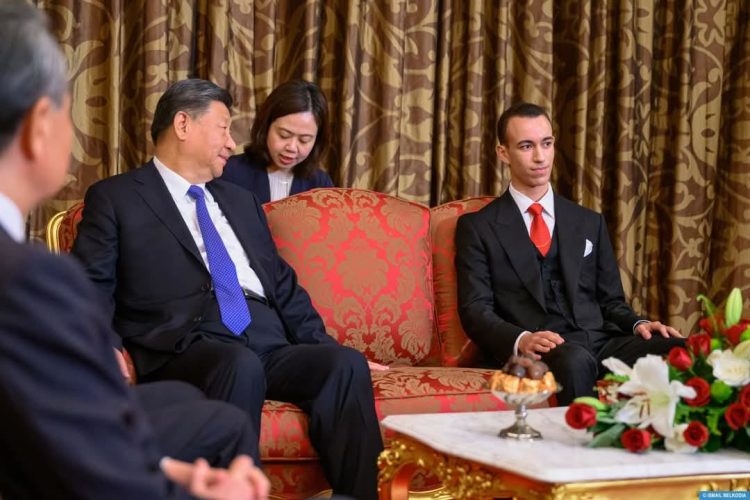 Le Prince Héritier Moulay El Hassan a reçu, le 21 novembre à Casablanca, le Président de la République Populaire de Chine, SEM. Xi Jinping, qui effectue une courte visite au Royaume